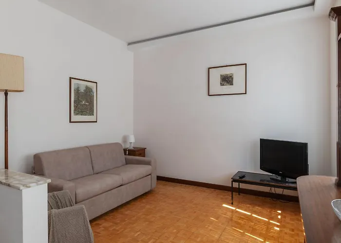 Guesthost - Bright Balcony Appiano Rom