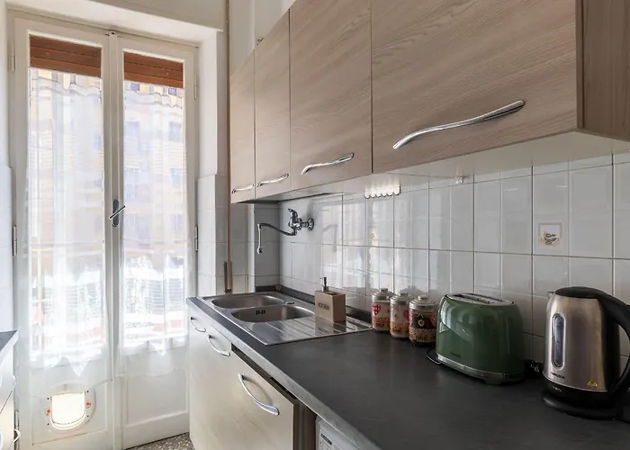 Guesthost - Bright Balcony Appiano Apartment *