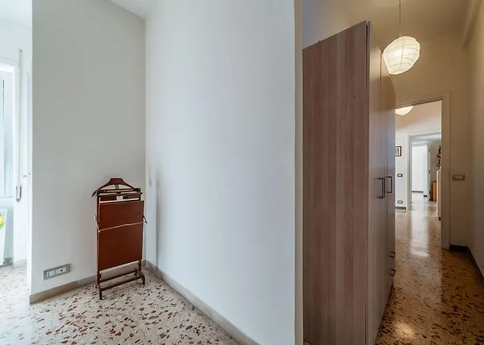 Guesthost - Bright Balcony Appiano Apartment