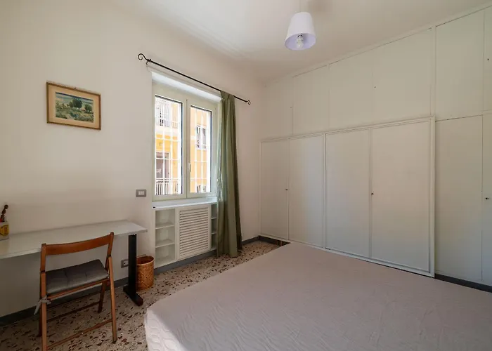 Guesthost - Bright Balcony Appiano * Rom