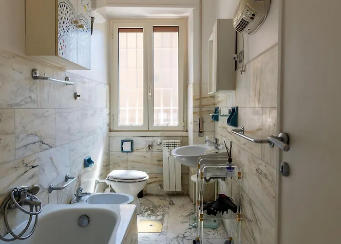Guesthost - Bright Balcony Appiano Apartment Rom