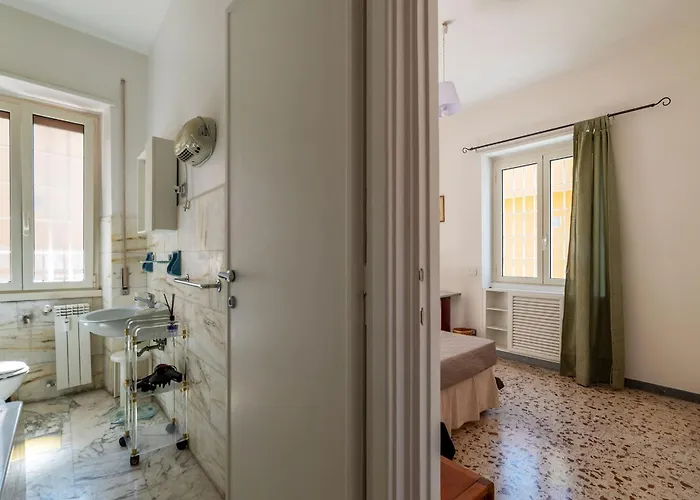 Apartment Guesthost - Bright Balcony Appiano Rom