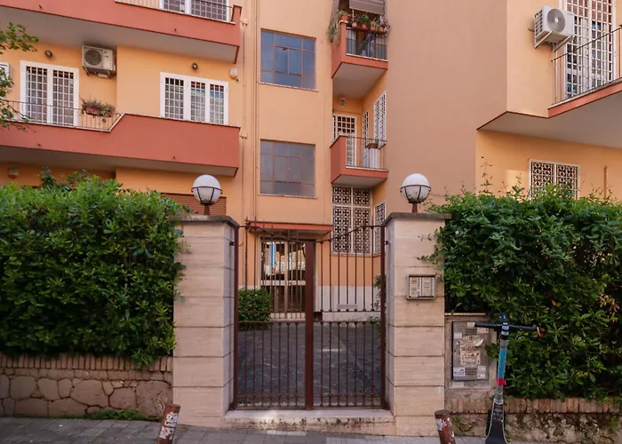 Guesthost - Bright Balcony Appiano Apartment Rom